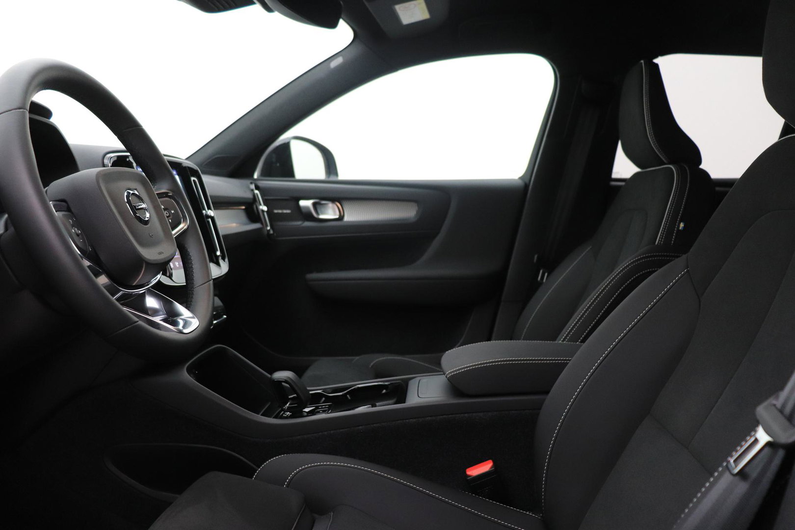 Volvo EX40 Single Motor Extended Range Plus | 82 kWh | Harman/Kardon Pilot Assist | Warmtepomp | BLIS | Keyless | Stoel+Stuurverwarming