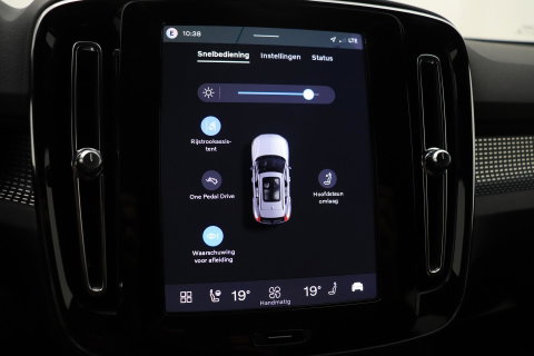 Volvo EX40 Single Motor Extended Range Plus | 82 kWh | Harman/Kardon Pilot Assist | Warmtepomp | BLIS | Keyless | Stoel+Stuurverwarming