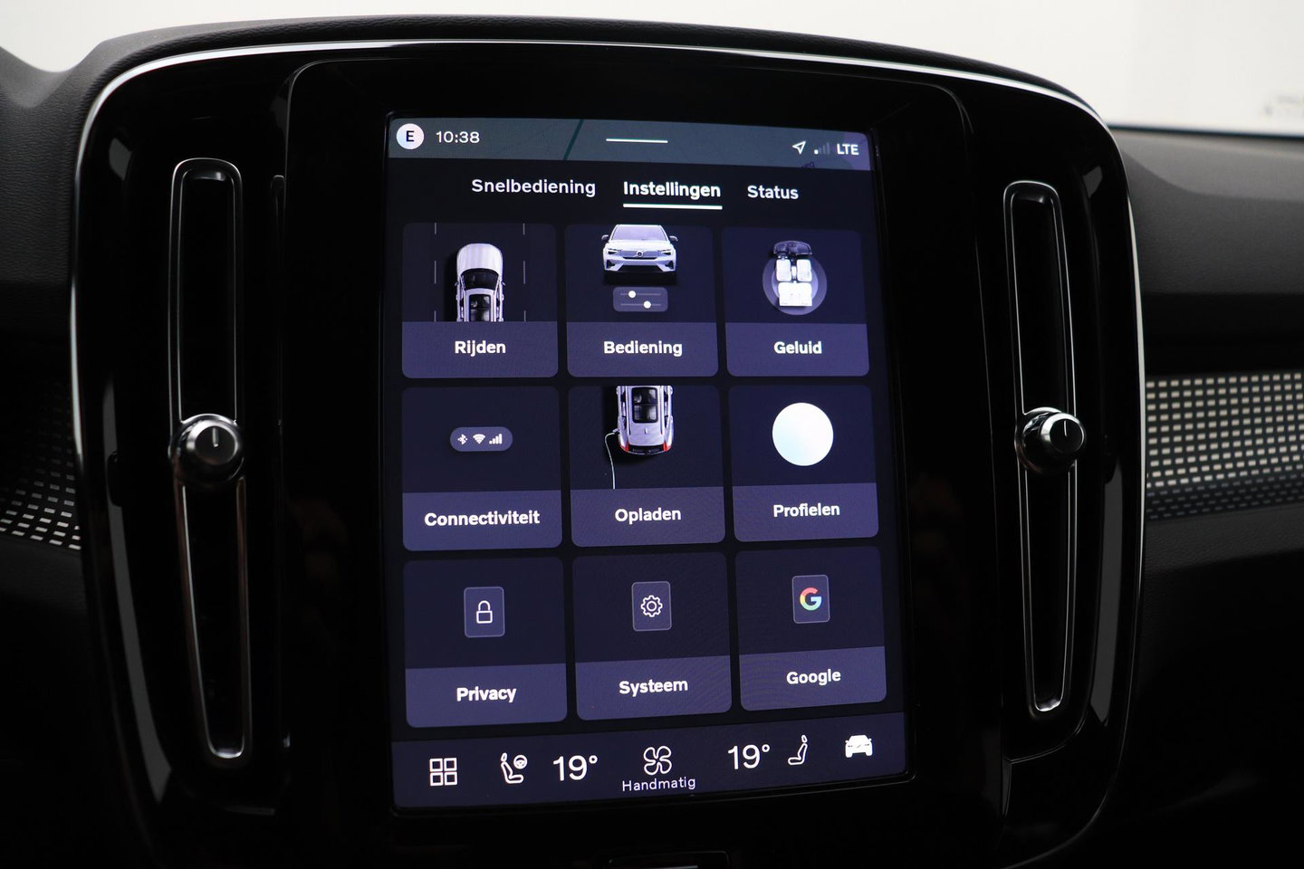 Volvo EX40 Single Motor Extended Range Plus | 82 kWh | Harman/Kardon Pilot Assist | Warmtepomp | BLIS | Keyless | Stoel+Stuurverwarming