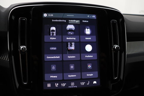 Volvo EX40 Single Motor Extended Range Plus | 82 kWh | Harman/Kardon Pilot Assist | Warmtepomp | BLIS | Keyless | Stoel+Stuurverwarming