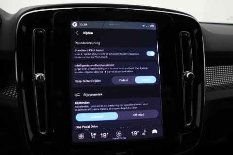Volvo EX40 Single Motor Extended Range Plus | 82 kWh | Harman/Kardon Pilot Assist | Warmtepomp | BLIS | Keyless | Stoel+Stuurverwarming
