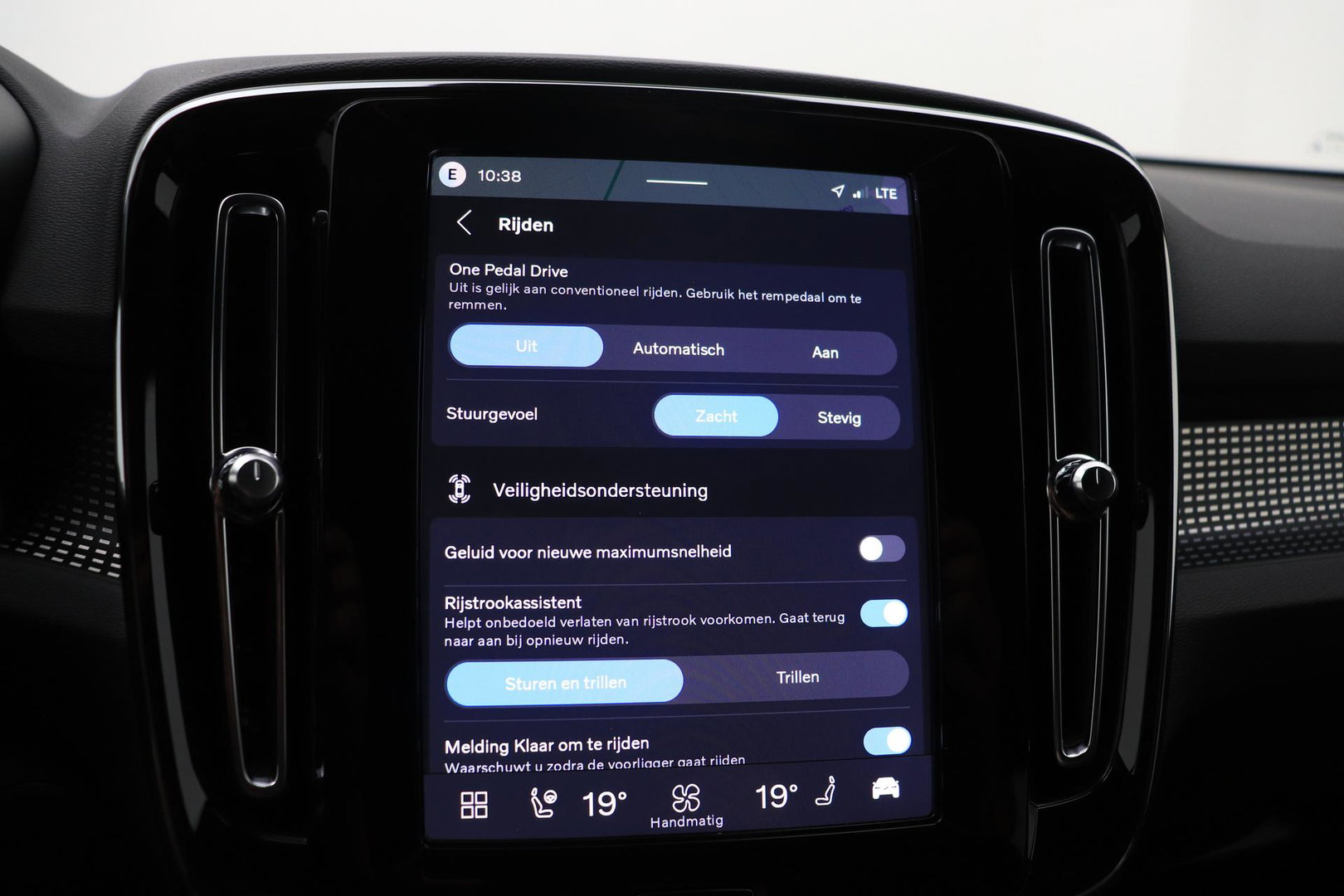 Volvo EX40 Single Motor Extended Range Plus | 82 kWh | Harman/Kardon Pilot Assist | Warmtepomp | BLIS | Keyless | Stoel+Stuurverwarming