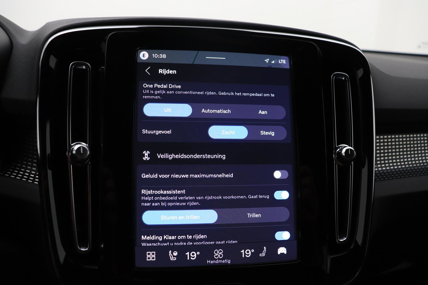 Volvo EX40 Single Motor Extended Range Plus | 82 kWh | Harman/Kardon Pilot Assist | Warmtepomp | BLIS | Keyless | Stoel+Stuurverwarming