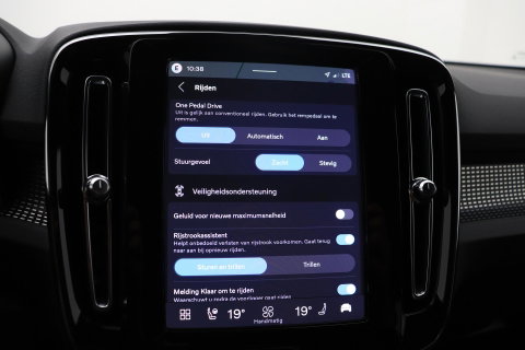 Volvo EX40 Single Motor Extended Range Plus | 82 kWh | Harman/Kardon Pilot Assist | Warmtepomp | BLIS | Keyless | Stoel+Stuurverwarming