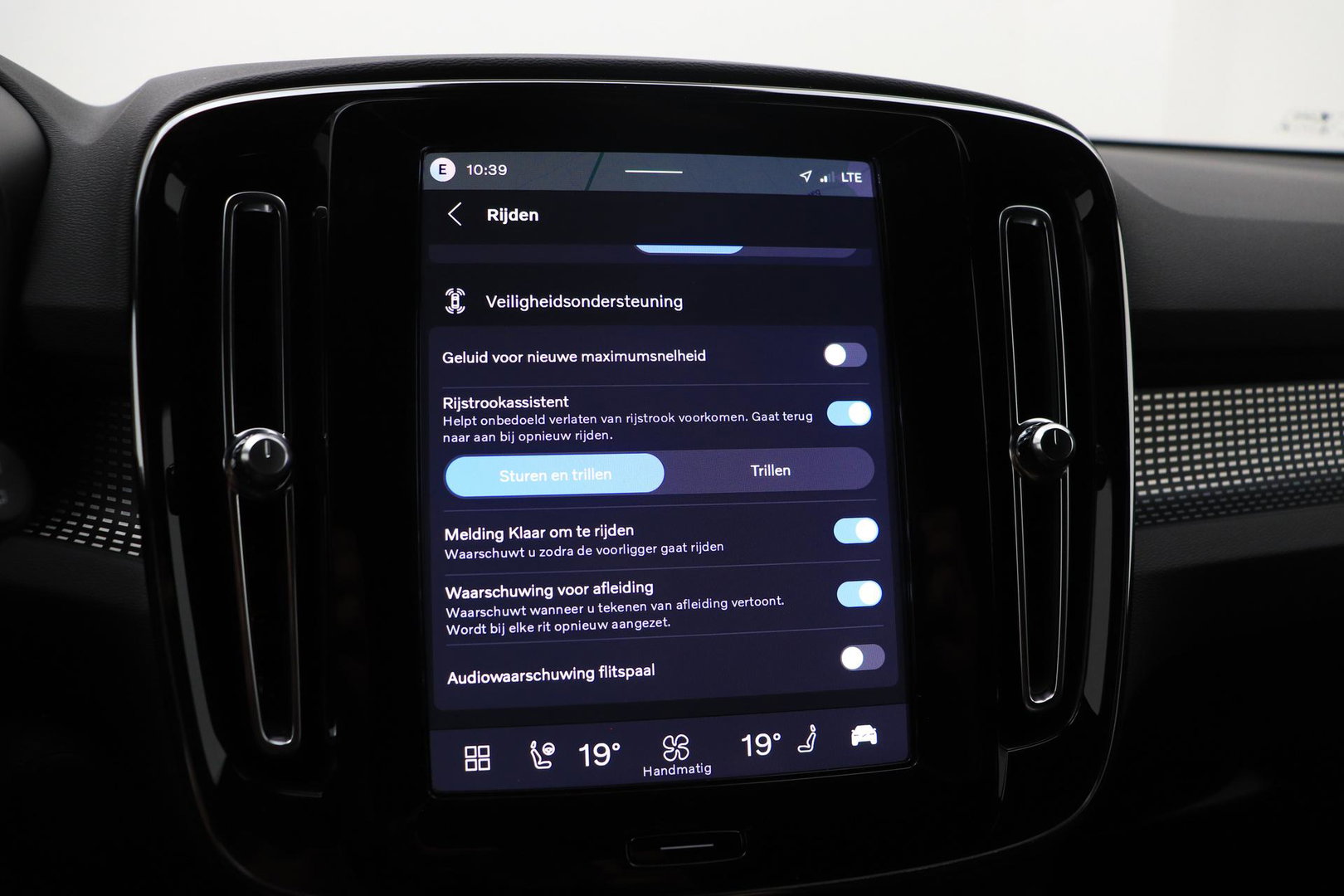 Volvo EX40 Single Motor Extended Range Plus | 82 kWh | Harman/Kardon Pilot Assist | Warmtepomp | BLIS | Keyless | Stoel+Stuurverwarming