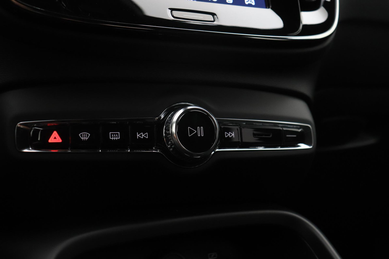 Volvo EX40 Single Motor Extended Range Plus | 82 kWh | Harman/Kardon Pilot Assist | Warmtepomp | BLIS | Keyless | Stoel+Stuurverwarming