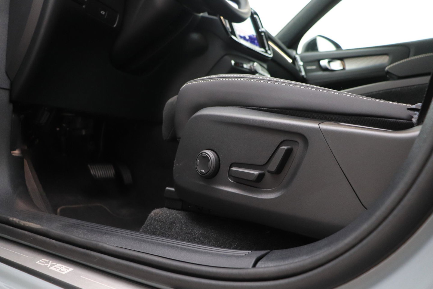 Volvo EX40 Single Motor Extended Range Plus | 82 kWh | Harman/Kardon Pilot Assist | Warmtepomp | BLIS | Keyless | Stoel+Stuurverwarming
