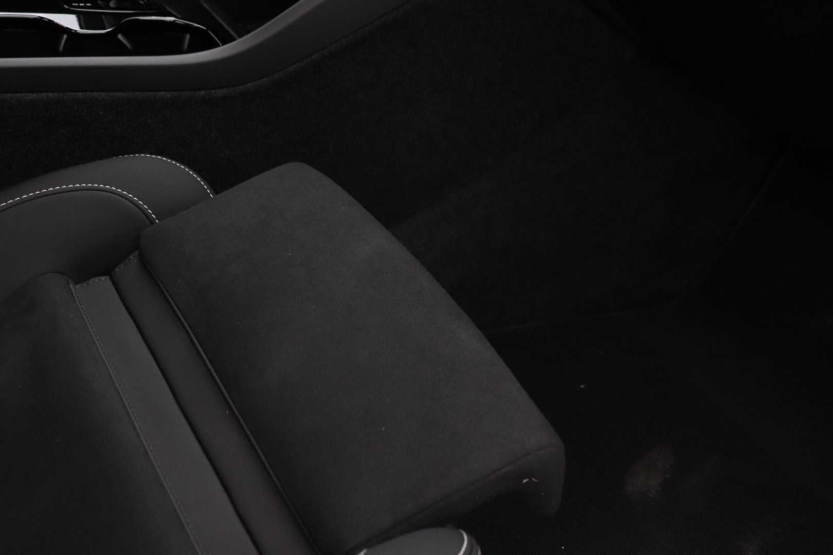Volvo EX40 Single Motor Extended Range Plus | 82 kWh | Harman/Kardon Pilot Assist | Warmtepomp | BLIS | Keyless | Stoel+Stuurverwarming