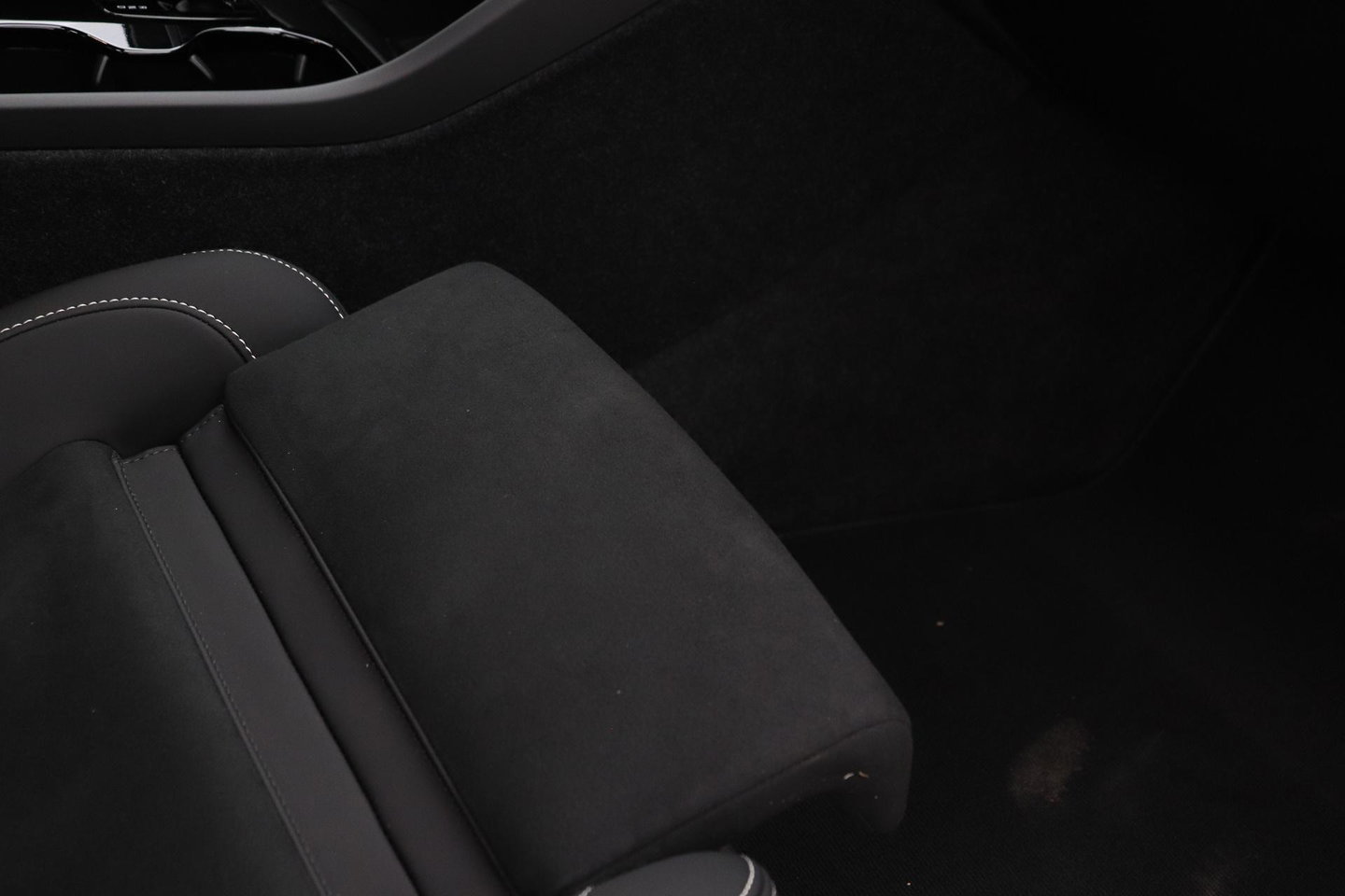 Volvo EX40 Single Motor Extended Range Plus | 82 kWh | Harman/Kardon Pilot Assist | Warmtepomp | BLIS | Keyless | Stoel+Stuurverwarming