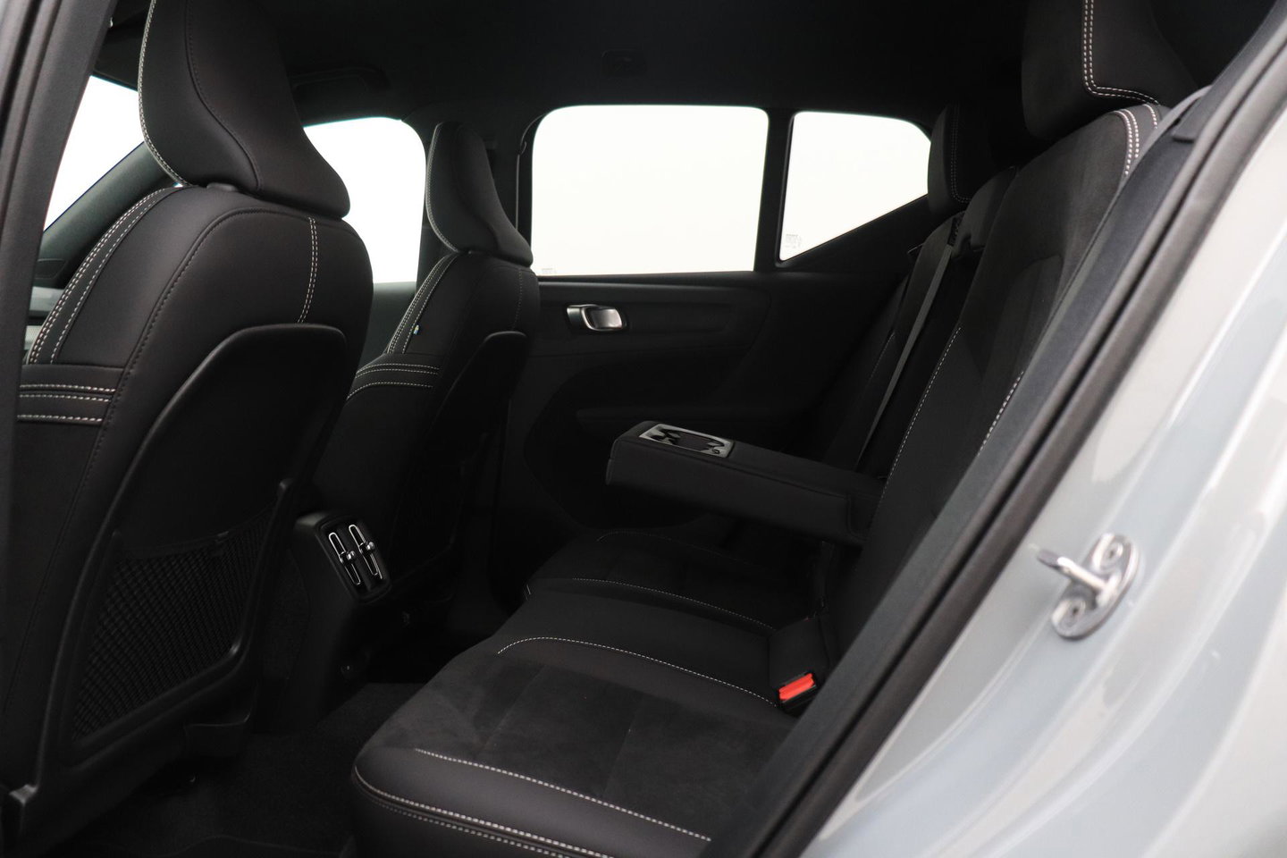 Volvo EX40 Single Motor Extended Range Plus | 82 kWh | Harman/Kardon Pilot Assist | Warmtepomp | BLIS | Keyless | Stoel+Stuurverwarming