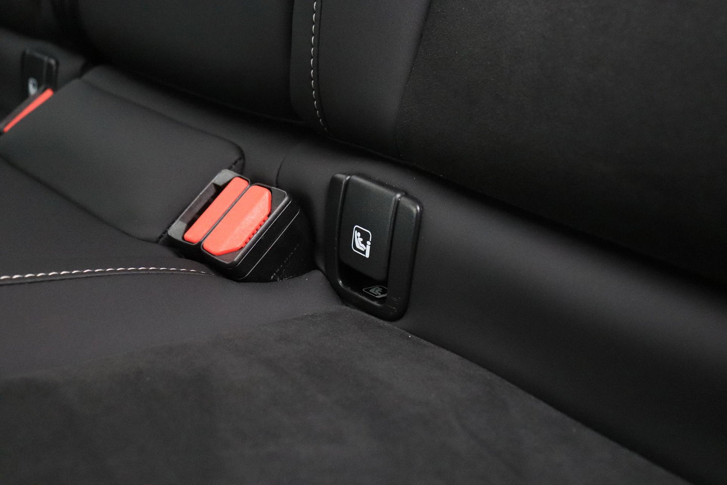 Volvo EX40 Single Motor Extended Range Plus | 82 kWh | Harman/Kardon Pilot Assist | Warmtepomp | BLIS | Keyless | Stoel+Stuurverwarming