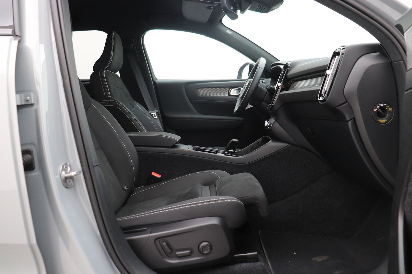 Volvo EX40 Single Motor Extended Range Plus | 82 kWh | Harman/Kardon Pilot Assist | Warmtepomp | BLIS | Keyless | Stoel+Stuurverwarming
