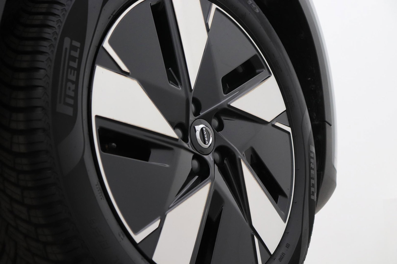 Volvo EX40 Single Motor Extended Range Plus | 82 kWh | Harman/Kardon Pilot Assist | Warmtepomp | BLIS | Keyless | Stoel+Stuurverwarming