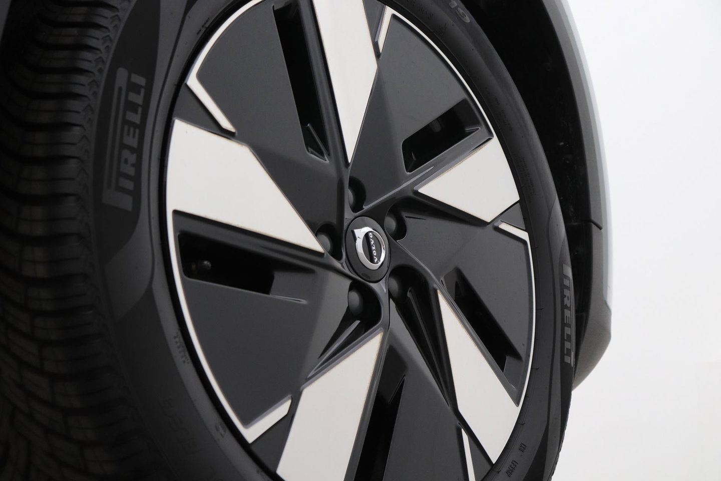 Volvo EX40 Single Motor Extended Range Plus | 82 kWh | Harman/Kardon Pilot Assist | Warmtepomp | BLIS | Keyless | Stoel+Stuurverwarming