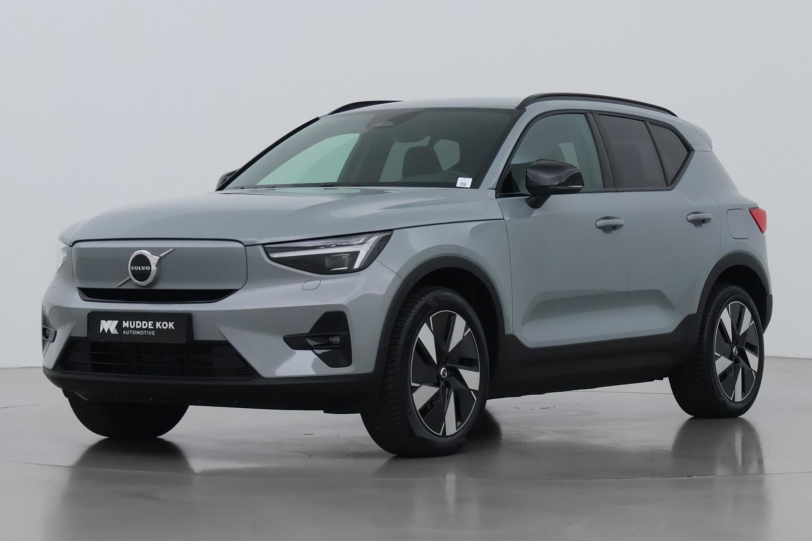 Volvo EX40 Single Motor Extended Range Plus | 82 kWh | Harman/Kardon Pilot Assist | Warmtepomp | BLIS | Keyless | Stoel+Stuurverwarming