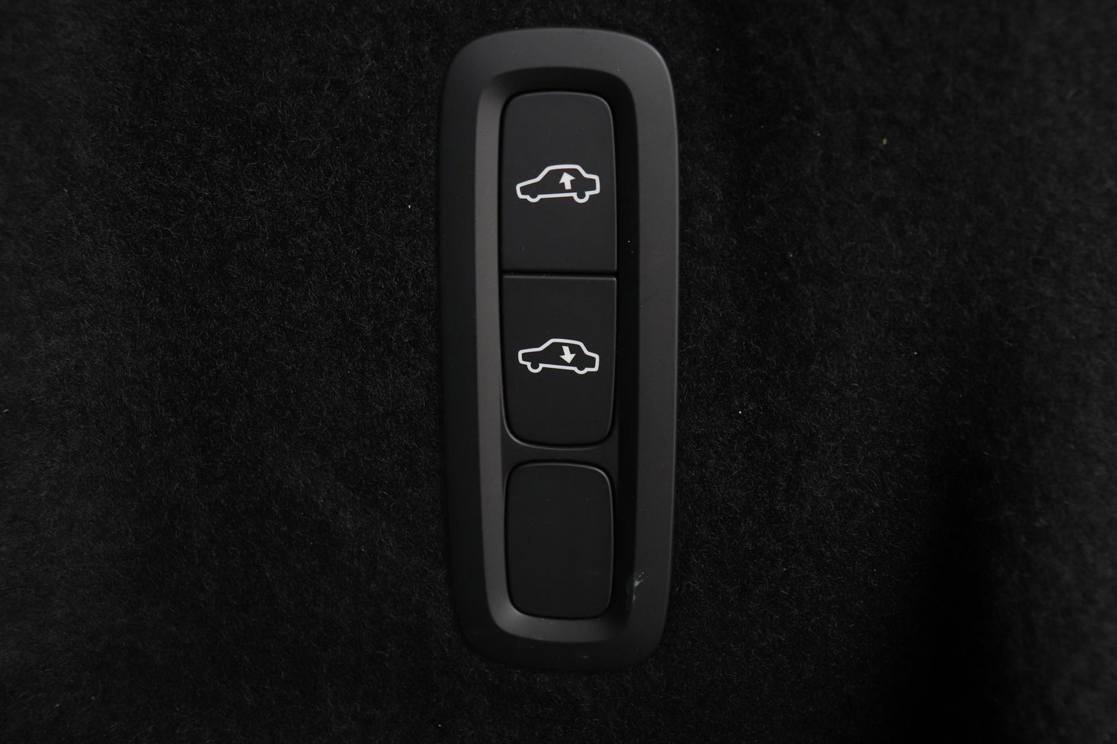 Volvo XC60 2.0 T6 Plug-in hybrid AWD Ultra Black Edition | Luchtvering | Bowers & Wilkins | Panoramadak | Stoelventilatie