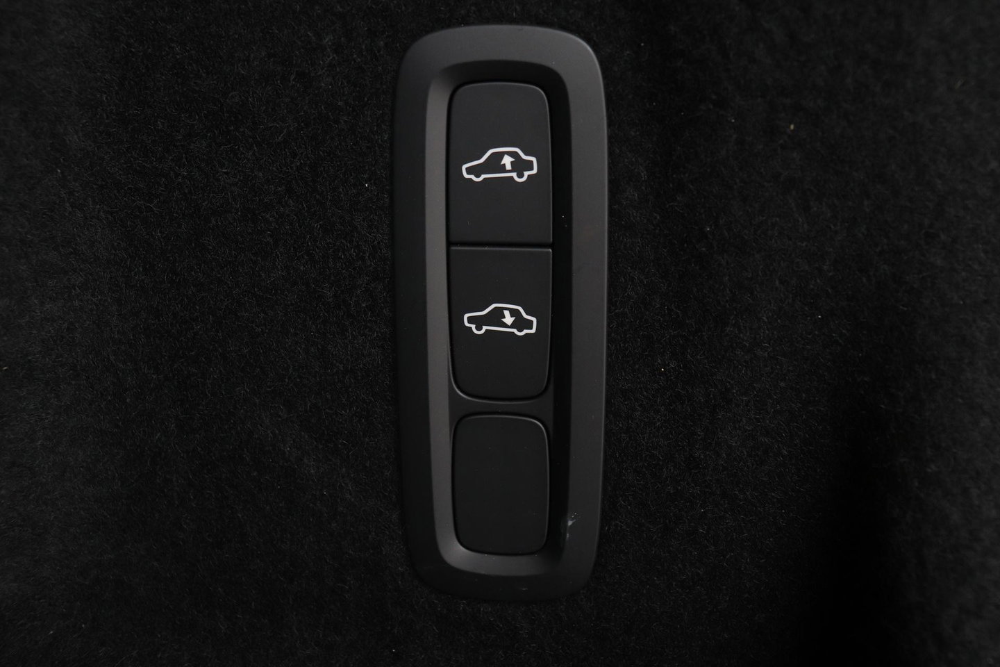 Volvo XC60 2.0 T6 Plug-in hybrid AWD Ultra Black Edition | Luchtvering | Bowers & Wilkins | Panoramadak | Stoelventilatie