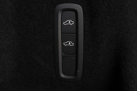 Volvo XC60 2.0 T6 Plug-in hybrid AWD Ultra Black Edition | Luchtvering | Bowers & Wilkins | Panoramadak | Stoelventilatie