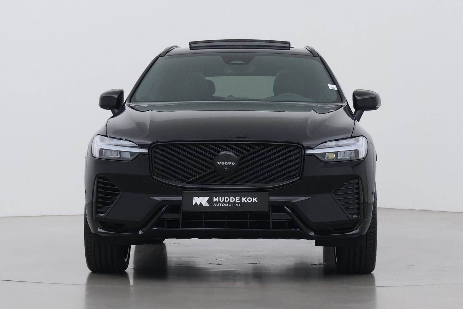 Volvo XC60 2.0 T6 Plug-in hybrid AWD Ultra Black Edition | Luchtvering | Bowers & Wilkins | Panoramadak | Stoelventilatie