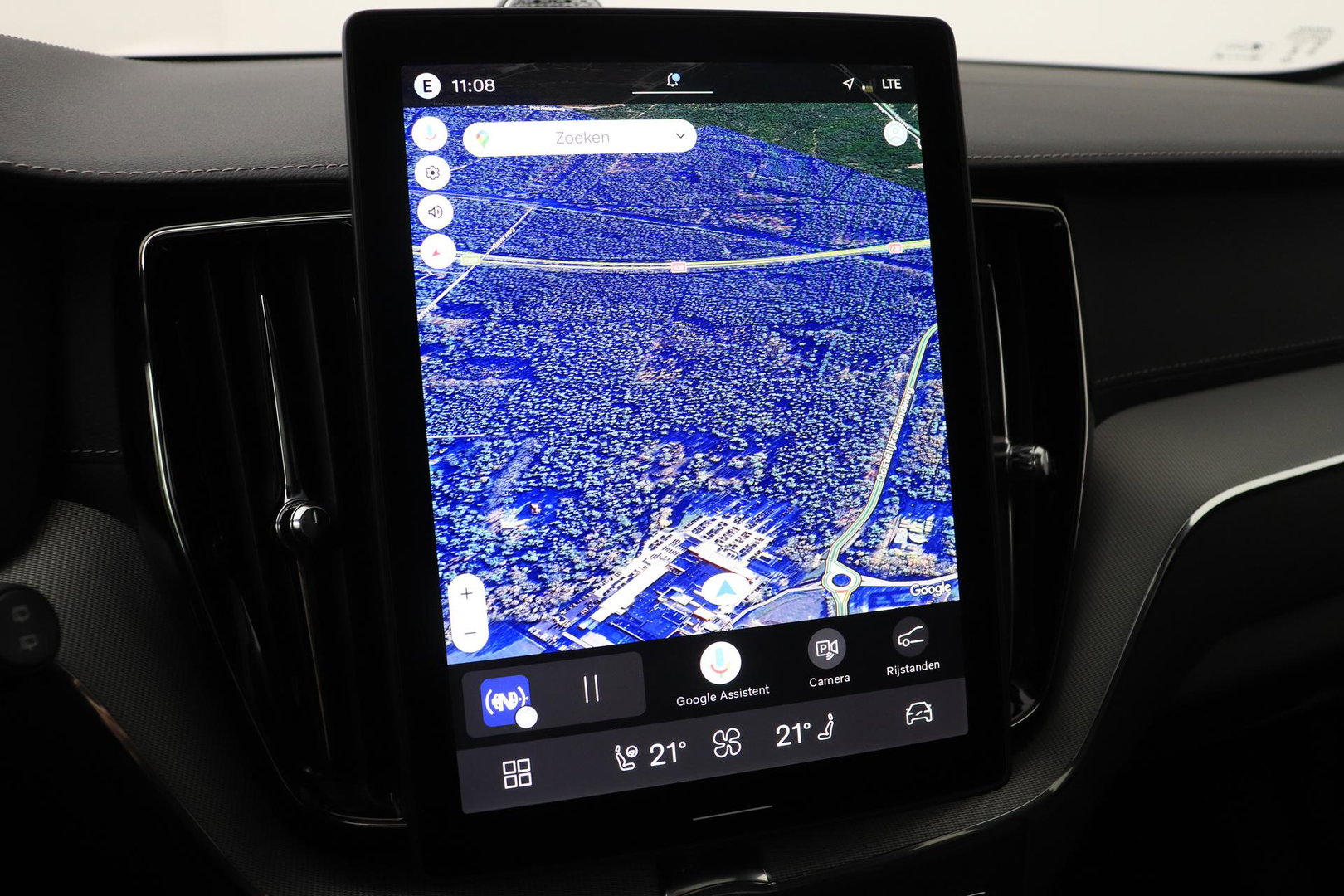 Volvo XC60 2.0 T6 Plug-in hybrid AWD Ultra Black Edition | Luchtvering | Bowers & Wilkins | Panoramadak | Stoelventilatie