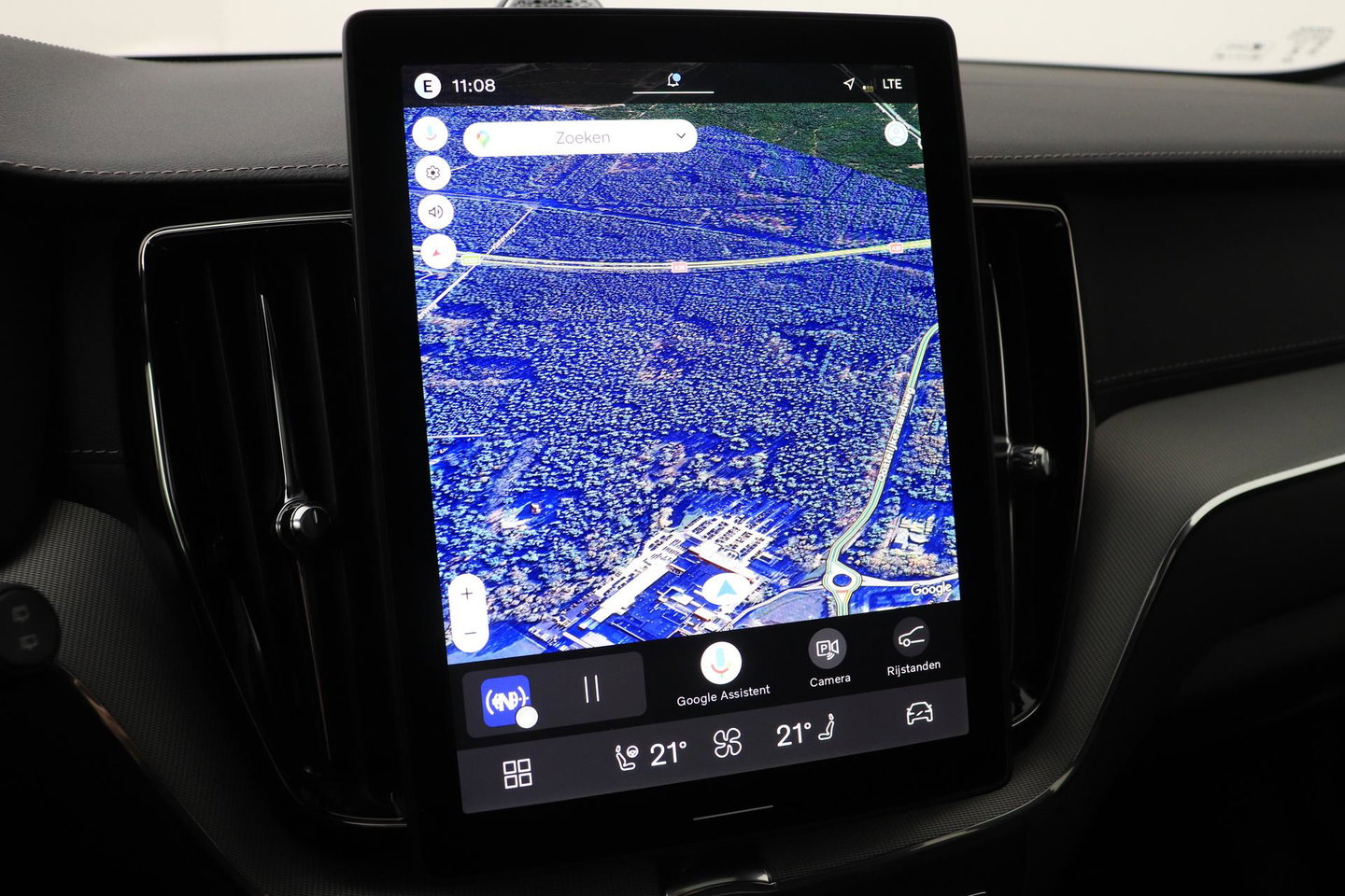Volvo XC60 2.0 T6 Plug-in hybrid AWD Ultra Black Edition | Luchtvering | Bowers & Wilkins | Panoramadak | Stoelventilatie