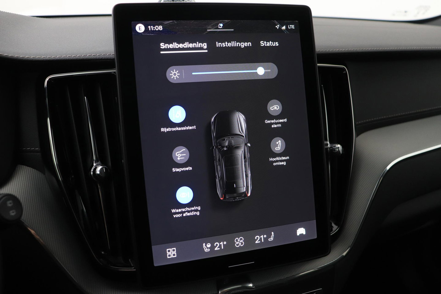 Volvo XC60 2.0 T6 Plug-in hybrid AWD Ultra Black Edition | Luchtvering | Bowers & Wilkins | Panoramadak | Stoelventilatie