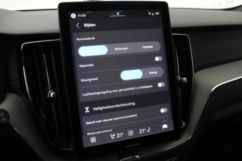 Volvo XC60 2.0 T6 Plug-in hybrid AWD Ultra Black Edition | Luchtvering | Bowers & Wilkins | Panoramadak | Stoelventilatie