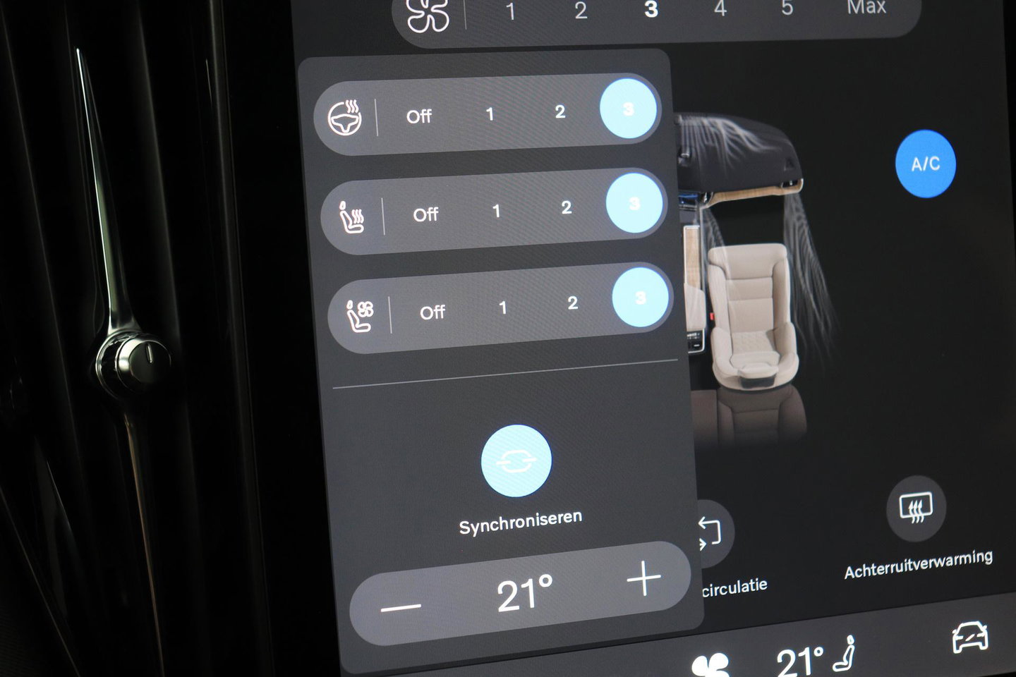Volvo XC60 2.0 T6 Plug-in hybrid AWD Ultra Black Edition | Luchtvering | Bowers & Wilkins | Panoramadak | Stoelventilatie