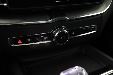 Volvo XC60 2.0 T6 Plug-in hybrid AWD Ultra Black Edition | Luchtvering | Bowers & Wilkins | Panoramadak | Stoelventilatie