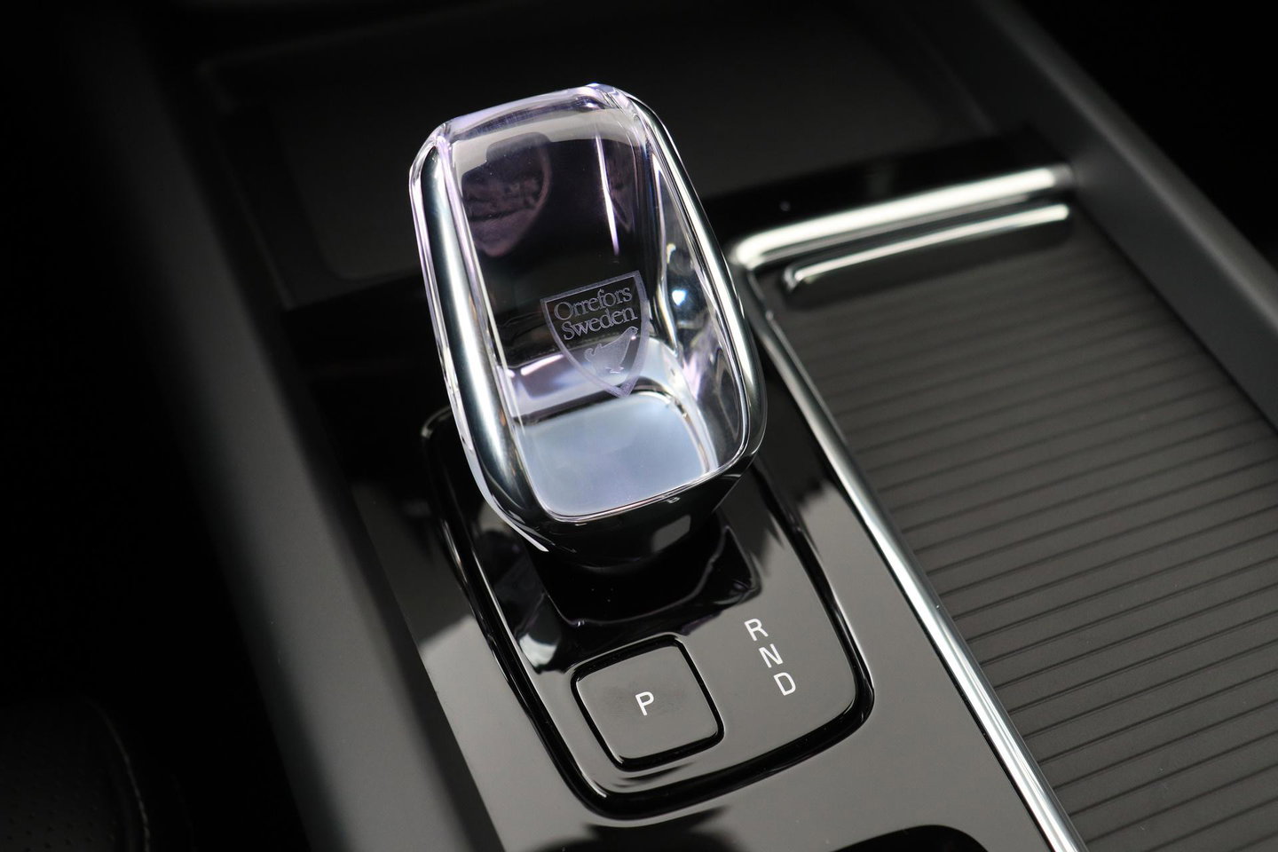 Volvo XC60 2.0 T6 Plug-in hybrid AWD Ultra Black Edition | Luchtvering | Bowers & Wilkins | Panoramadak | Stoelventilatie