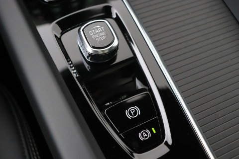 Volvo XC60 2.0 T6 Plug-in hybrid AWD Ultra Black Edition | Luchtvering | Bowers & Wilkins | Panoramadak | Stoelventilatie