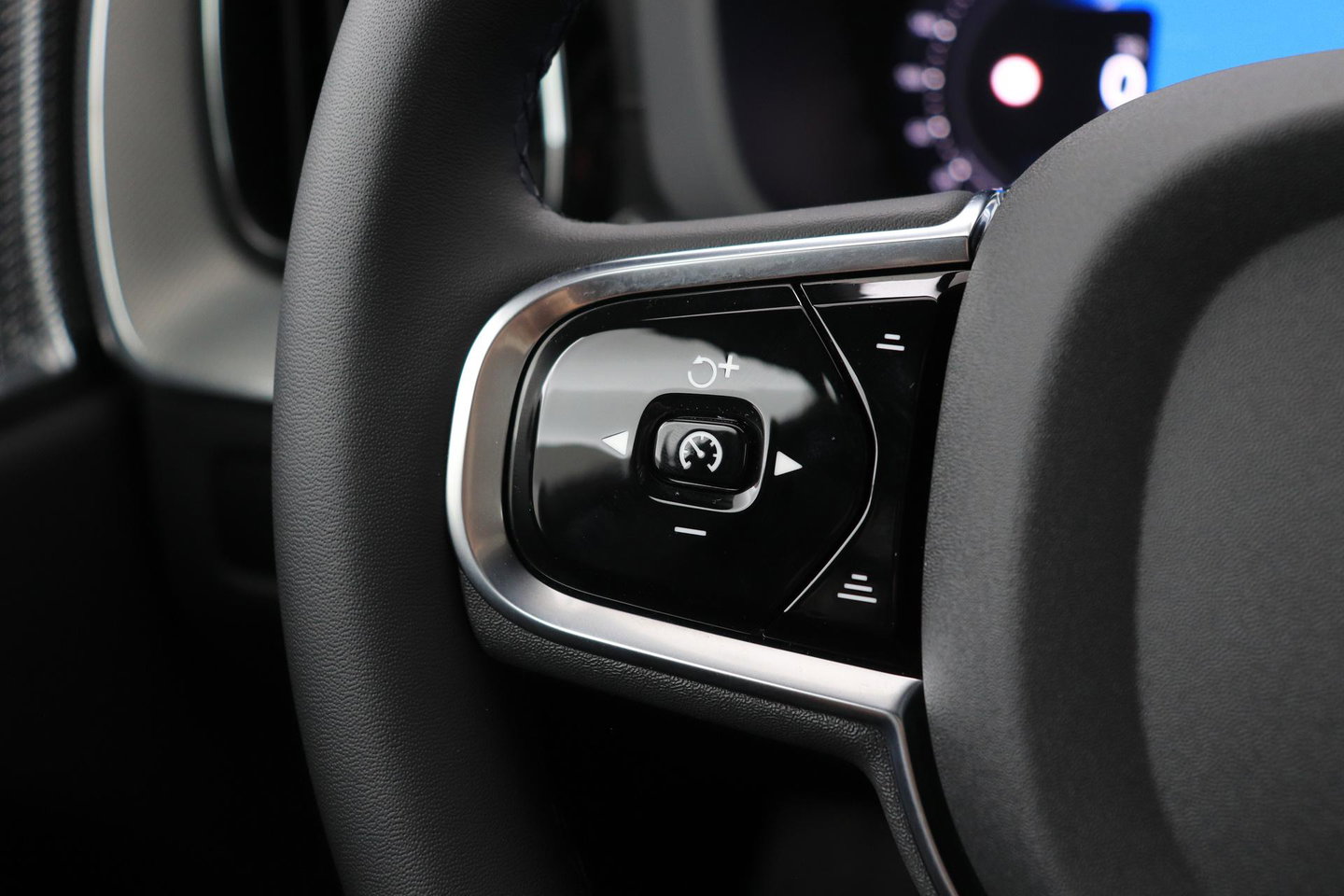 Volvo XC60 2.0 T6 Plug-in hybrid AWD Ultra Black Edition | Luchtvering | Bowers & Wilkins | Panoramadak | Stoelventilatie