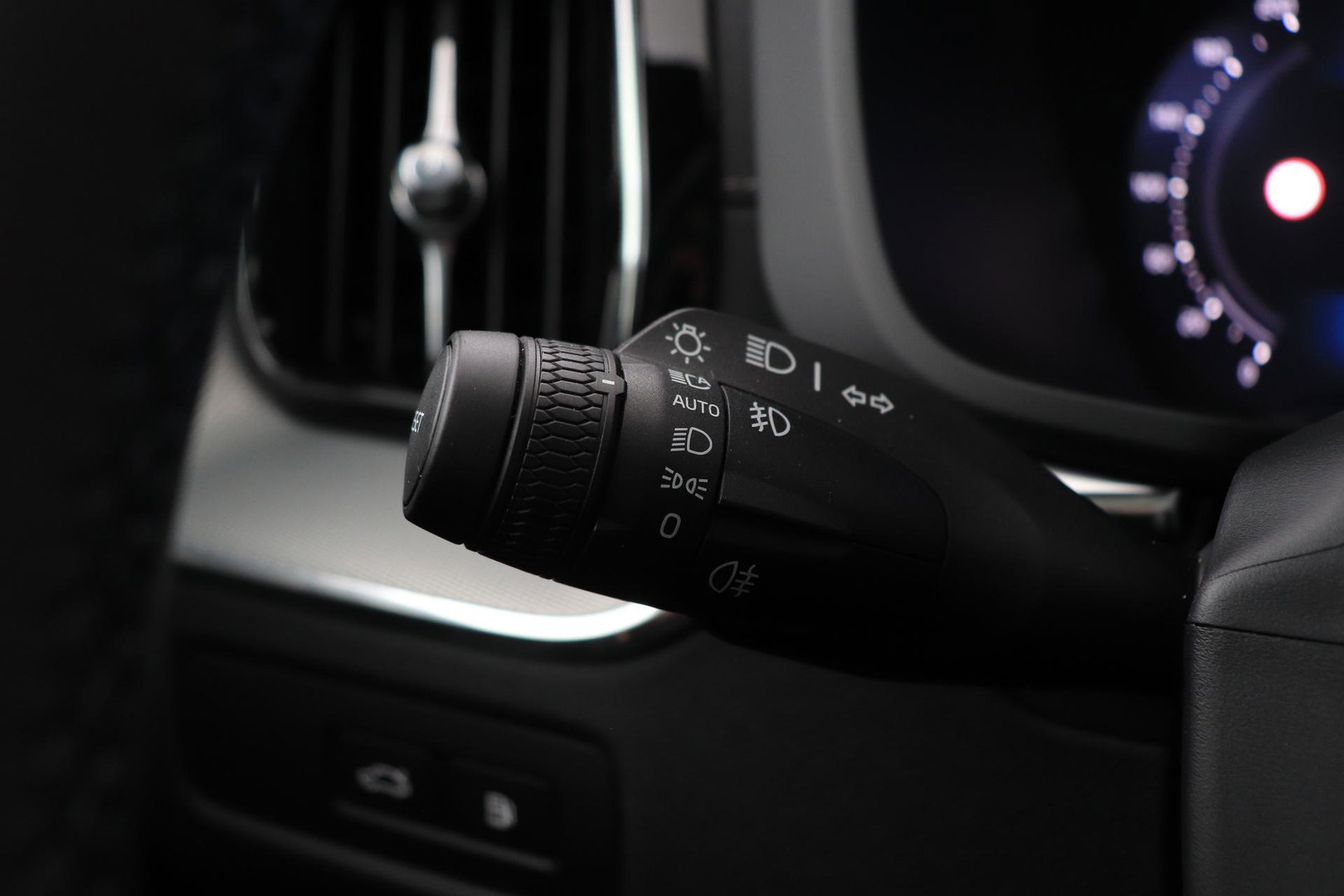 Volvo XC60 2.0 T6 Plug-in hybrid AWD Ultra Black Edition | Luchtvering | Bowers & Wilkins | Panoramadak | Stoelventilatie