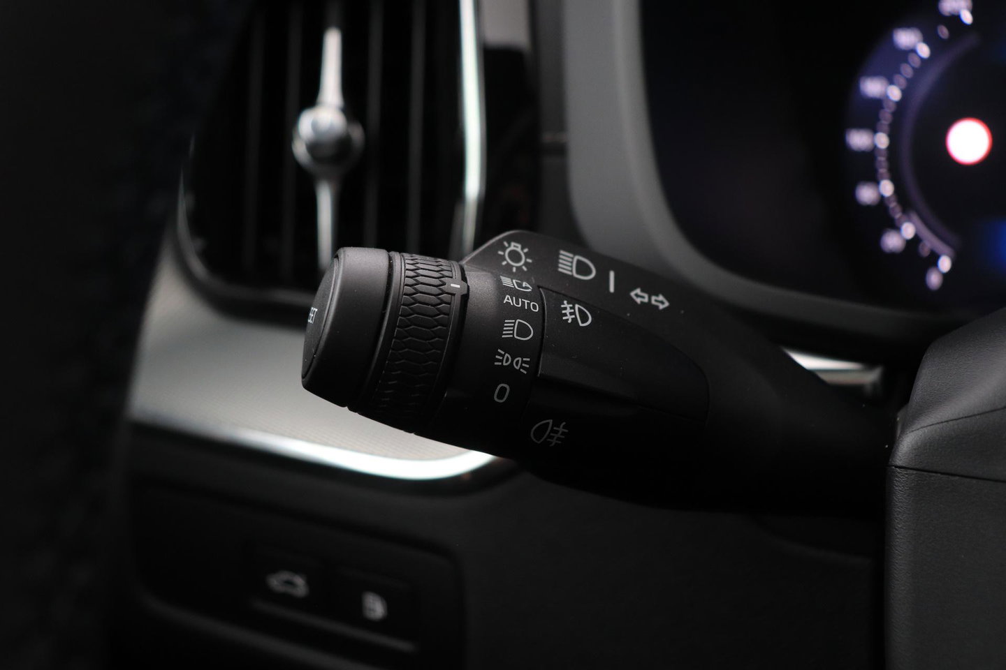 Volvo XC60 2.0 T6 Plug-in hybrid AWD Ultra Black Edition | Luchtvering | Bowers & Wilkins | Panoramadak | Stoelventilatie