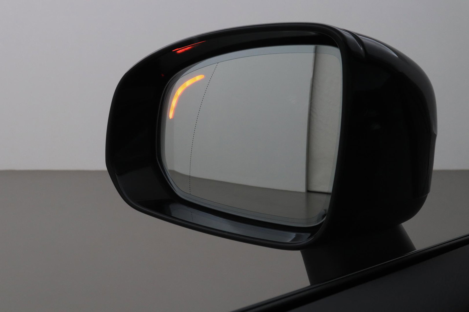 Volvo XC60 2.0 T6 Plug-in hybrid AWD Ultra Black Edition | Luchtvering | Bowers & Wilkins | Panoramadak | Stoelventilatie