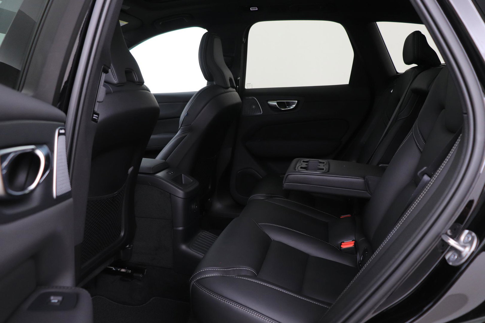 Volvo XC60 2.0 T6 Plug-in hybrid AWD Ultra Black Edition | Luchtvering | Bowers & Wilkins | Panoramadak | Stoelventilatie