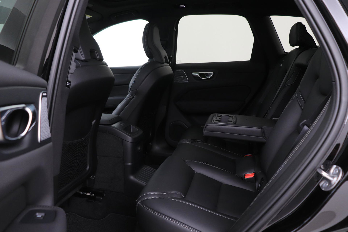 Volvo XC60 2.0 T6 Plug-in hybrid AWD Ultra Black Edition | Luchtvering | Bowers & Wilkins | Panoramadak | Stoelventilatie