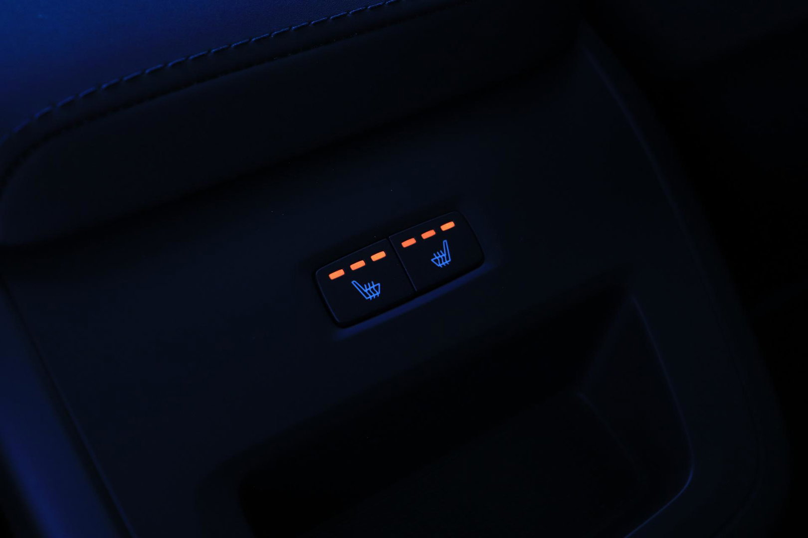 Volvo XC60 2.0 T6 Plug-in hybrid AWD Ultra Black Edition | Luchtvering | Bowers & Wilkins | Panoramadak | Stoelventilatie