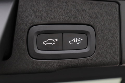 Volvo XC60 2.0 T6 Plug-in hybrid AWD Ultra Black Edition | Luchtvering | Bowers & Wilkins | Panoramadak | Stoelventilatie