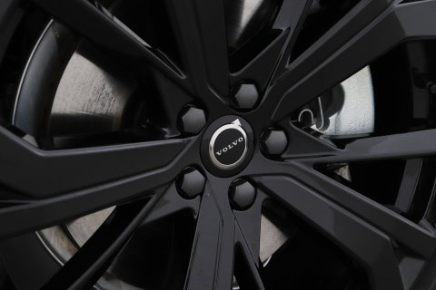 Volvo XC60 2.0 T6 Plug-in hybrid AWD Ultra Black Edition | Luchtvering | Bowers & Wilkins | Panoramadak | Stoelventilatie