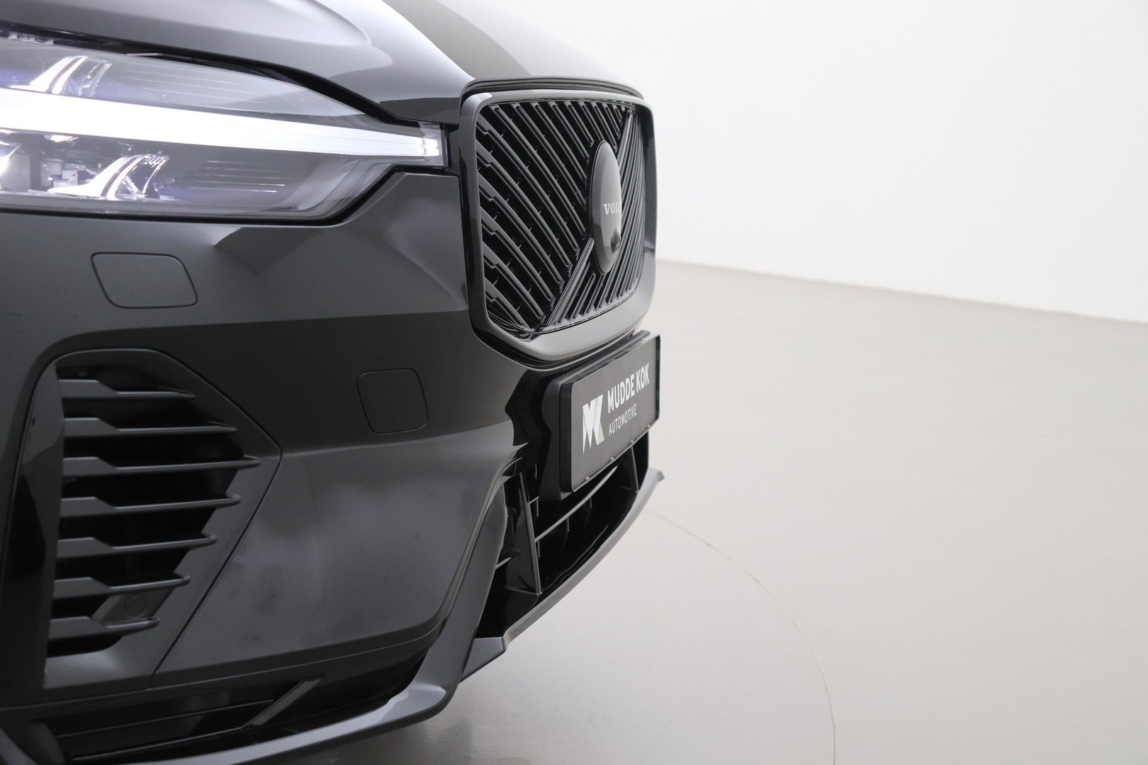 Volvo XC60 2.0 T6 Plug-in hybrid AWD Ultra Black Edition | Luchtvering | Bowers & Wilkins | Panoramadak | Stoelventilatie