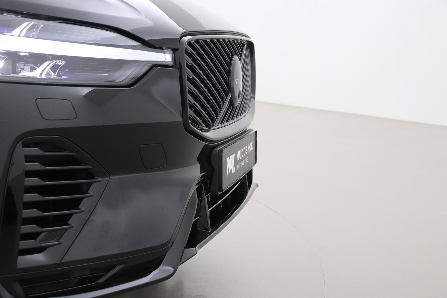 Volvo XC60 2.0 T6 Plug-in hybrid AWD Ultra Black Edition | Luchtvering | Bowers & Wilkins | Panoramadak | Stoelventilatie
