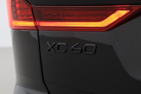 Volvo XC60 2.0 T6 Plug-in hybrid AWD Ultra Black Edition | Luchtvering | Bowers & Wilkins | Panoramadak | Stoelventilatie