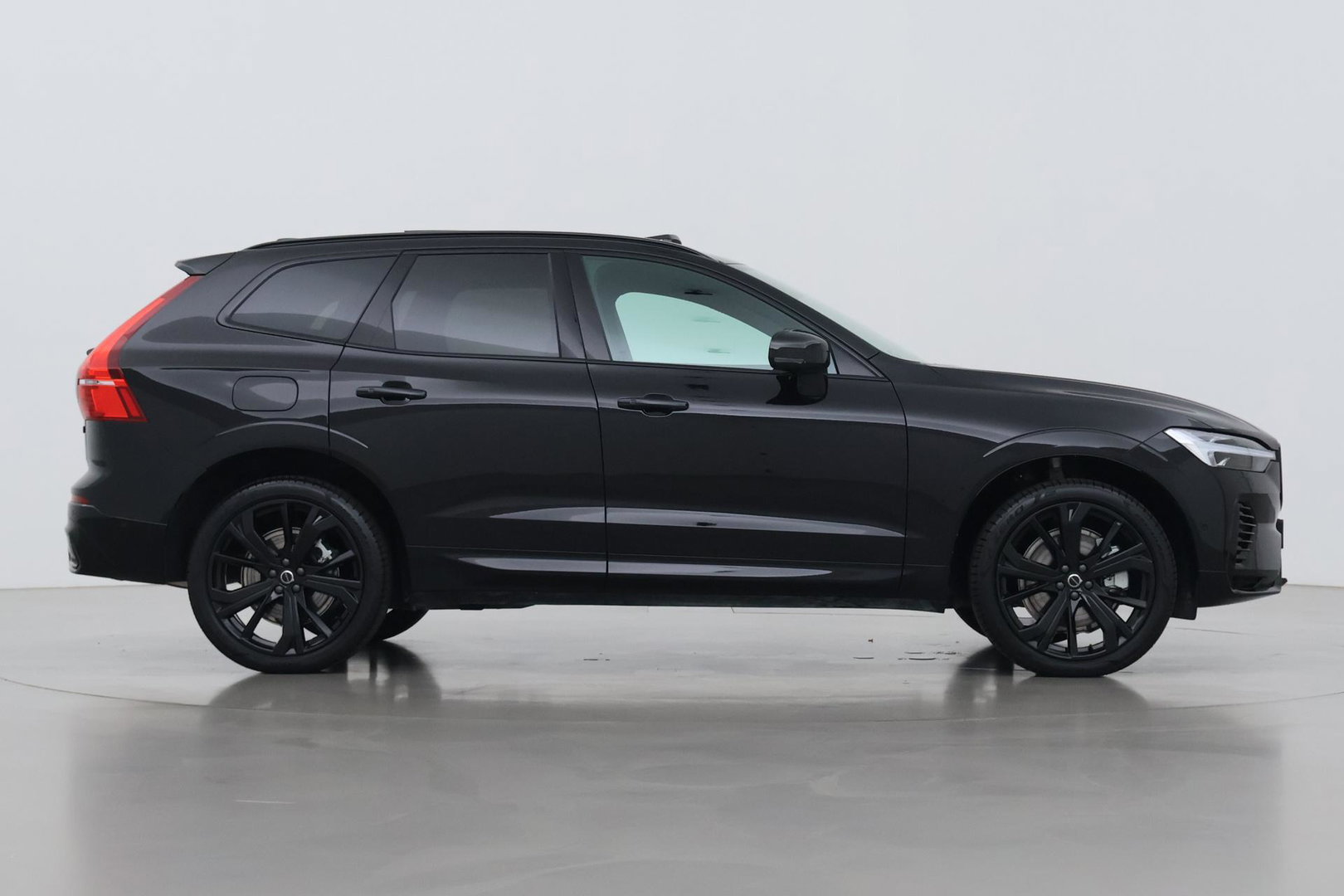 Volvo XC60 2.0 T6 Plug-in hybrid AWD Plus Black Edition | Panoramadak | Harman/Kardon | BLIS | Sportstoelen