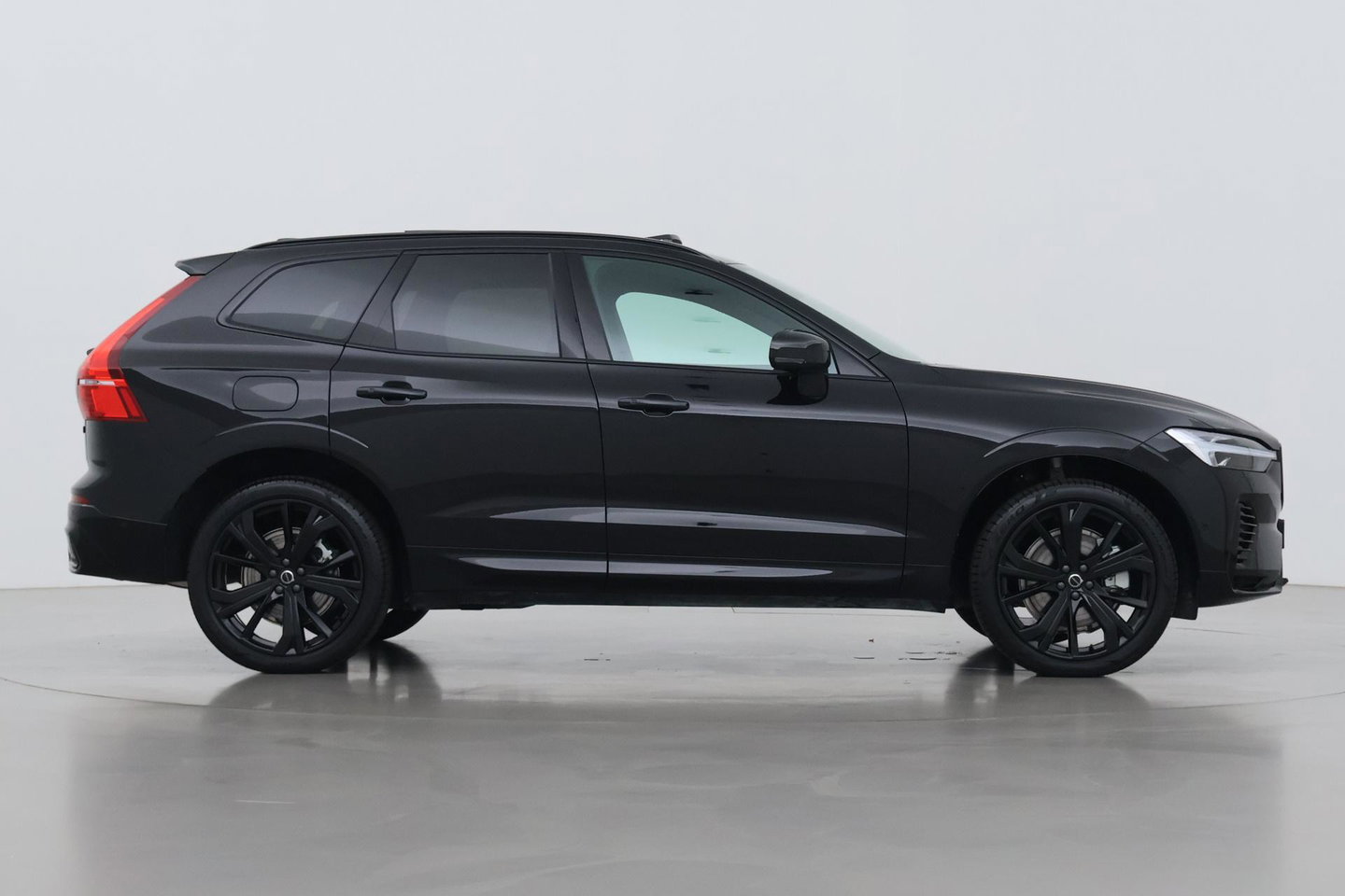 Volvo XC60 2.0 T6 Plug-in hybrid AWD Plus Black Edition | Panoramadak | Harman/Kardon | BLIS | Sportstoelen