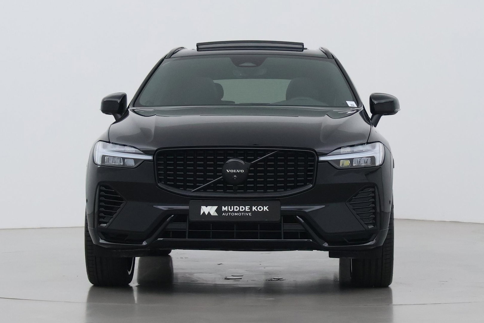 Volvo XC60 2.0 T6 Plug-in hybrid AWD Plus Black Edition | Panoramadak | Harman/Kardon | BLIS | Sportstoelen