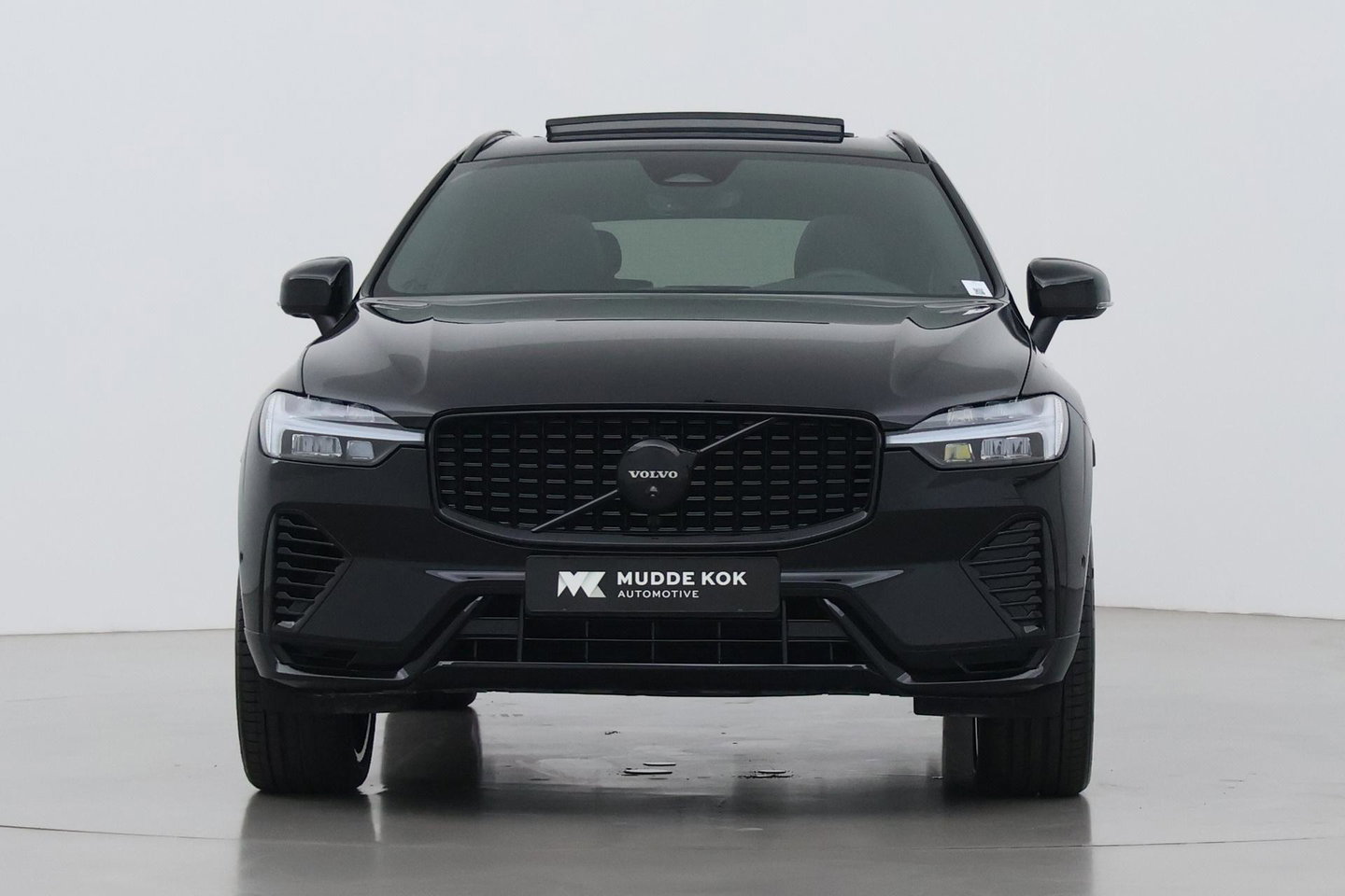 Volvo XC60 2.0 T6 Plug-in hybrid AWD Plus Black Edition | Panoramadak | Harman/Kardon | BLIS | Sportstoelen