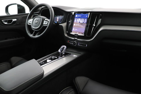 Volvo XC60 2.0 T6 Plug-in hybrid AWD Plus Black Edition | Panoramadak | Harman/Kardon | BLIS | Sportstoelen