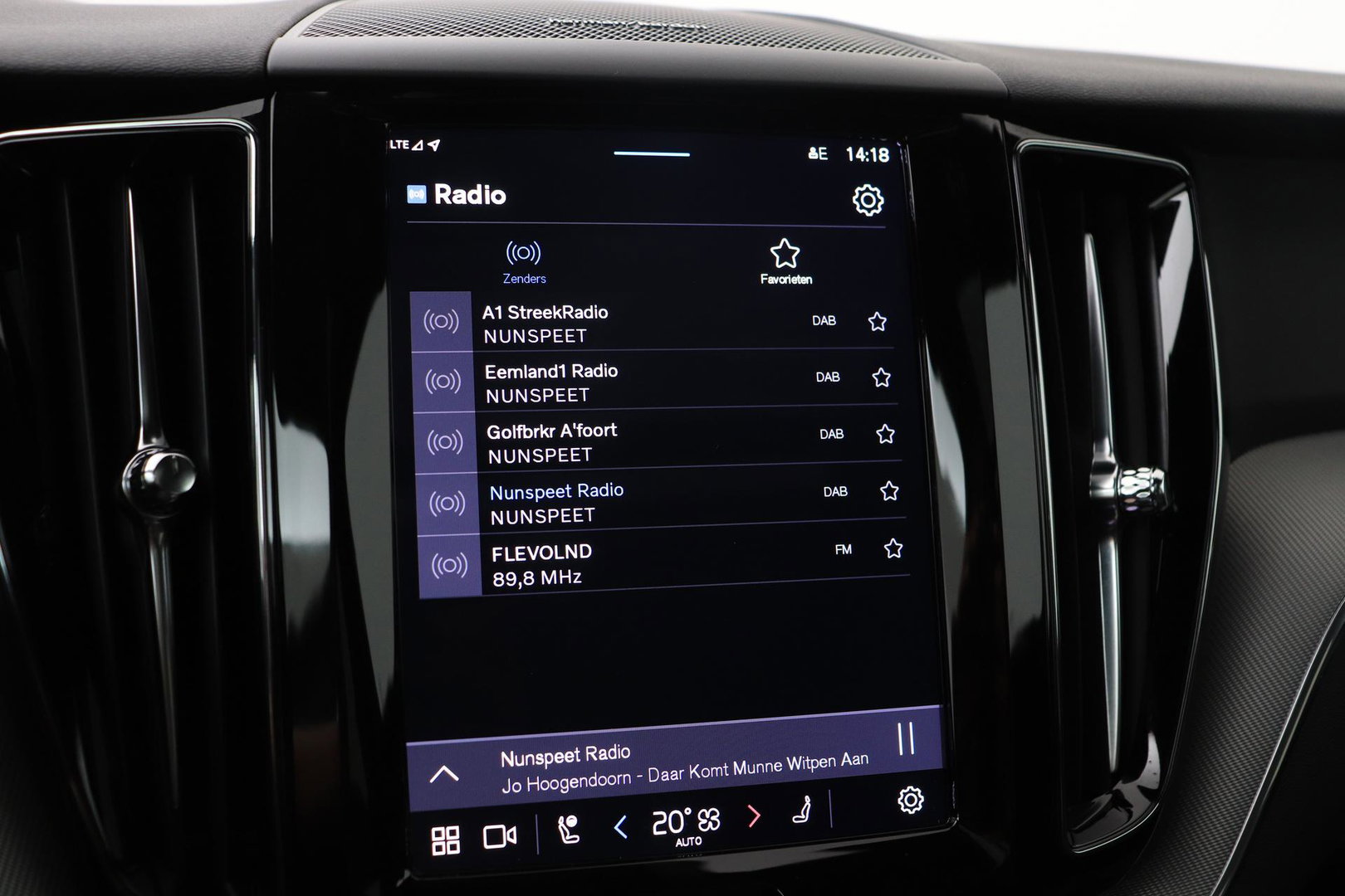 Volvo XC60 2.0 T6 Plug-in hybrid AWD Plus Black Edition | Panoramadak | Harman/Kardon | BLIS | Sportstoelen