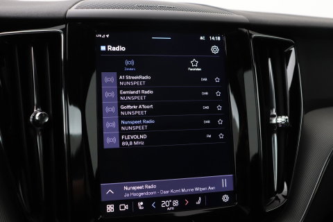 Volvo XC60 2.0 T6 Plug-in hybrid AWD Plus Black Edition | Panoramadak | Harman/Kardon | BLIS | Sportstoelen